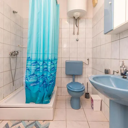 1 Bedroom Awesome In Turanj