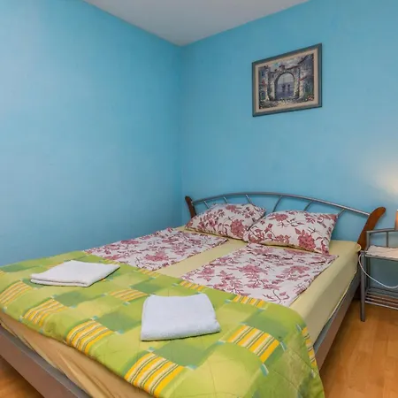 1 Bedroom Awesome In Apartment